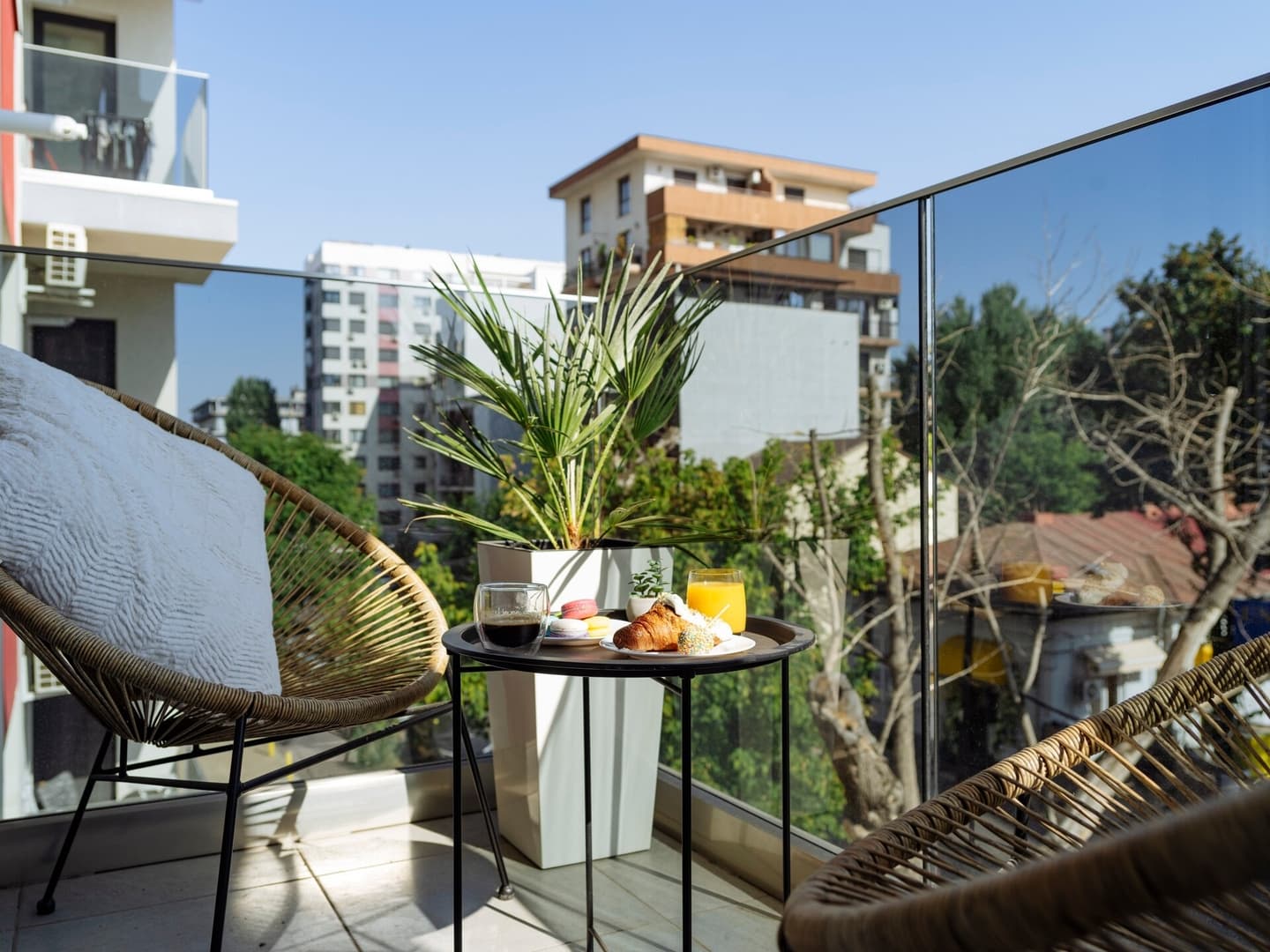 Riverside Haven near Politehnica: Metro & Balcony — 3