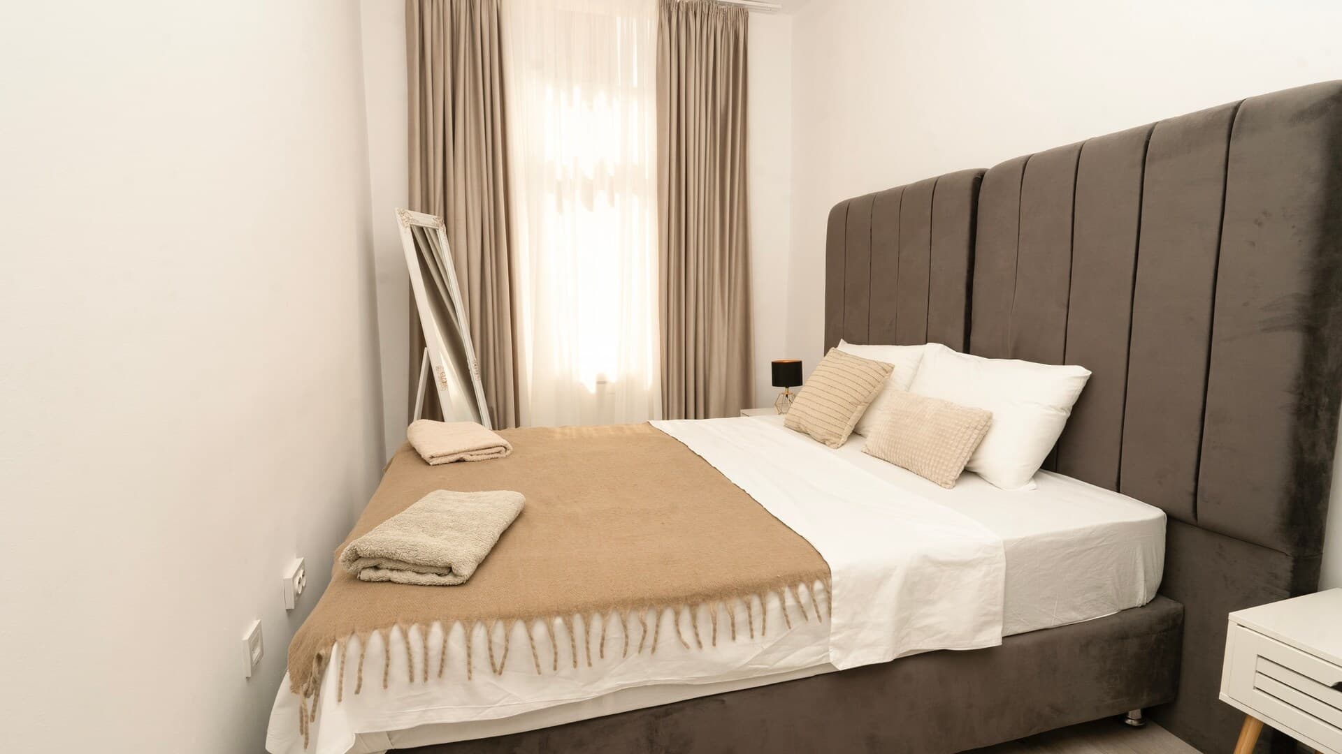 Historic Arghezi Flat • Cozy Central 1BR — 1